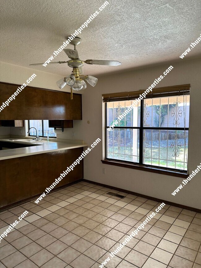 Building Photo - Great NE Heights 4 bedroom home with a pool