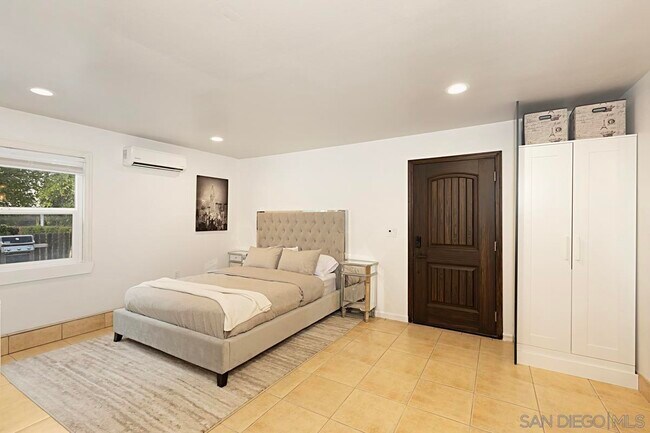 Foto del edificio - 9131 Johnson Dr