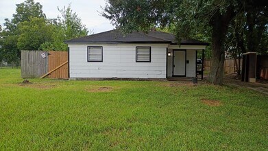 Building Photo - 1302 Thomas Ave