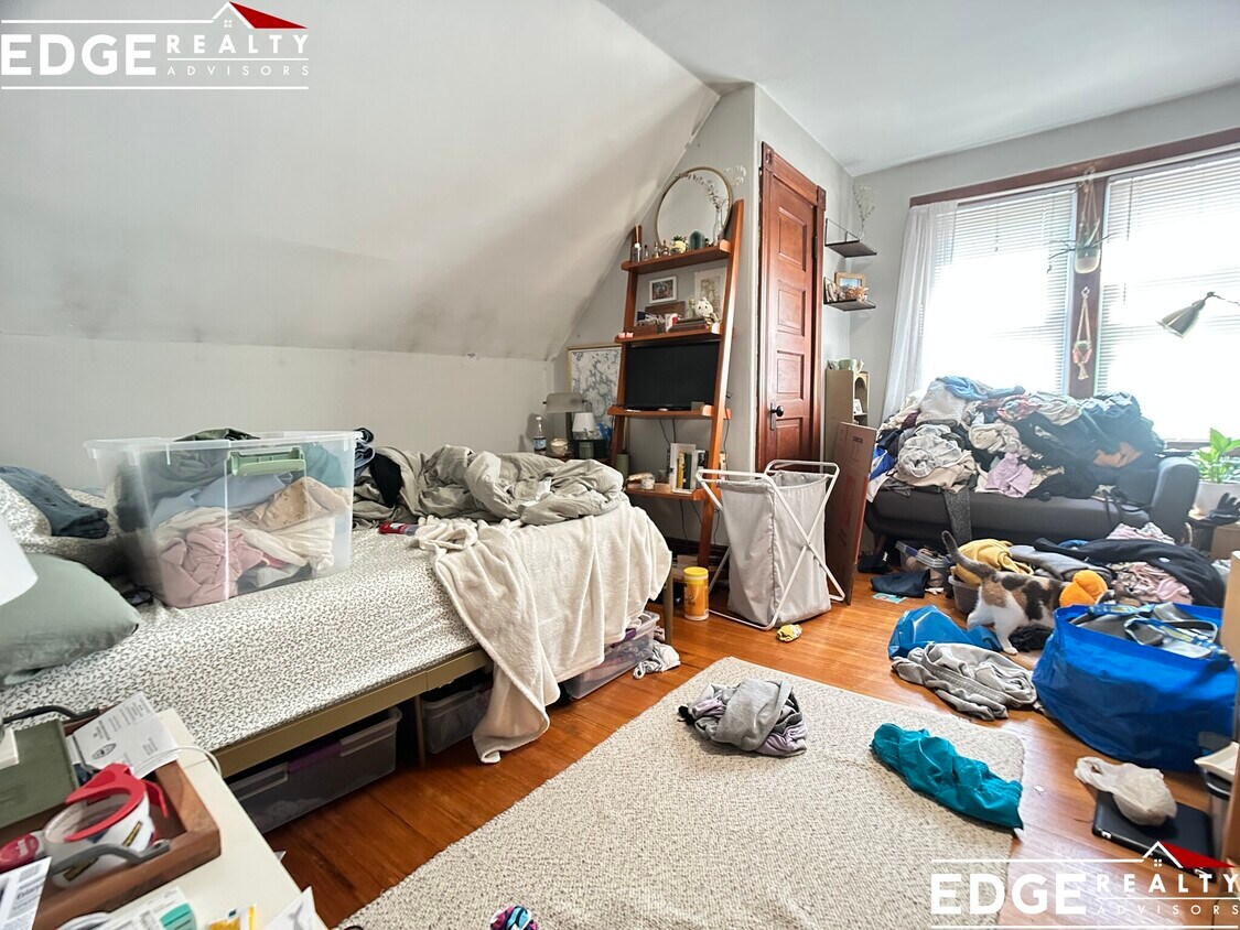 Primary Photo - 19 Mapleton St
