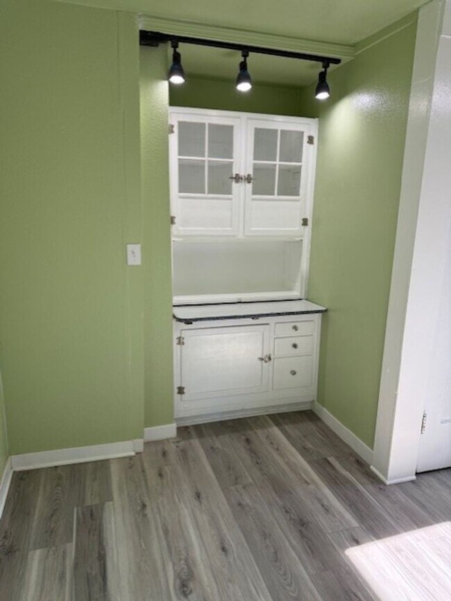 Foto del edificio - Beautifully Renovated 2-Bedroom Home – Mod...