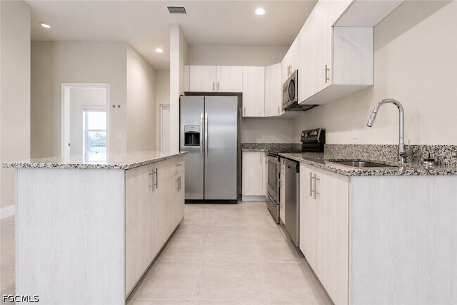 Foto del edificio - 3303 SW 8th Pl