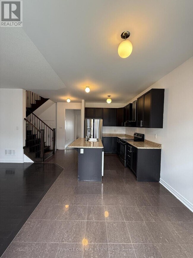 Building Photo - 168 Durhamview Cres