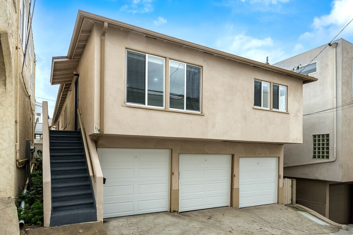 Back of Unit + Garage - 118 38th Pl