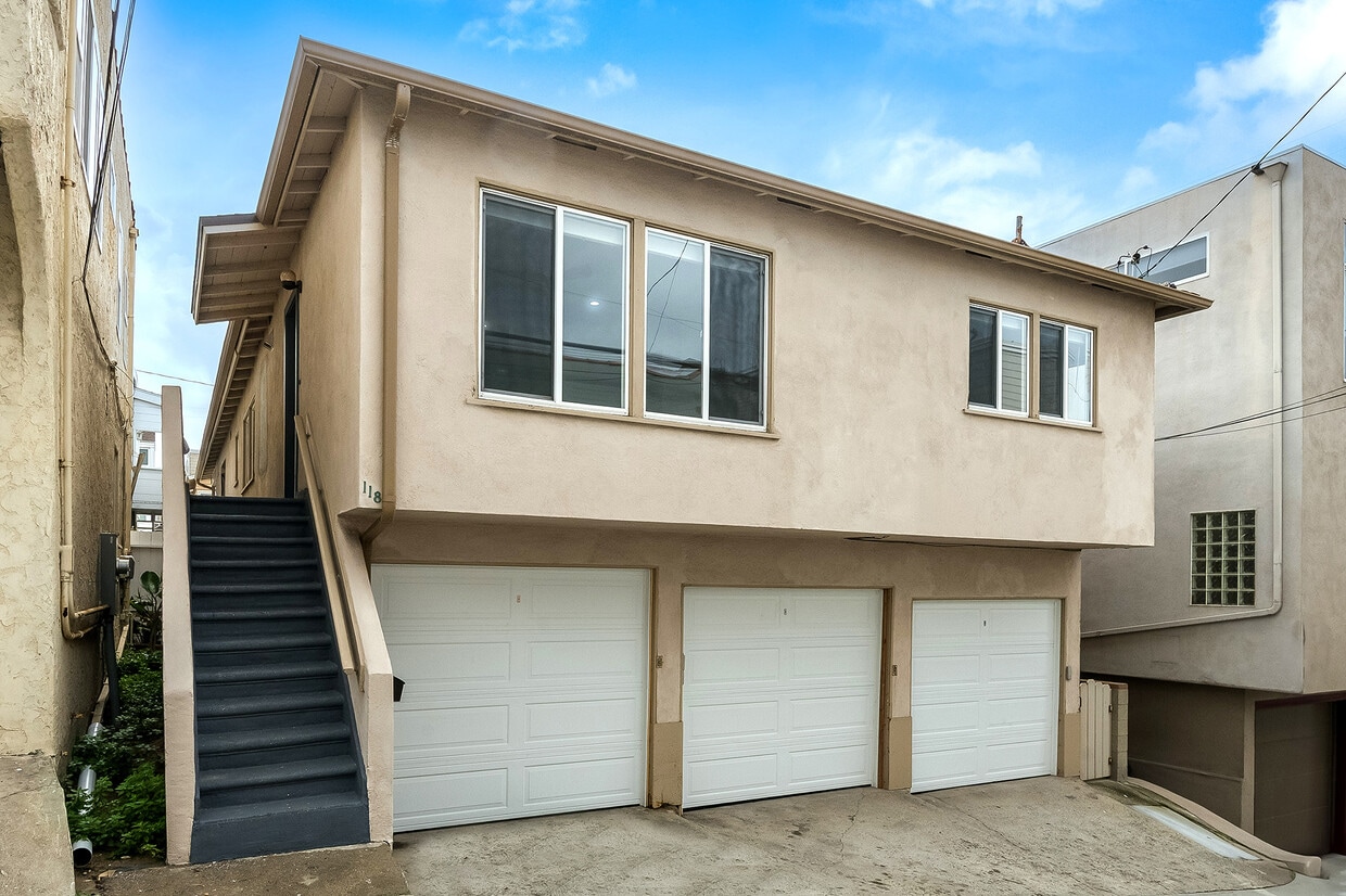 Back of Unit + Garage - 118 38th Pl