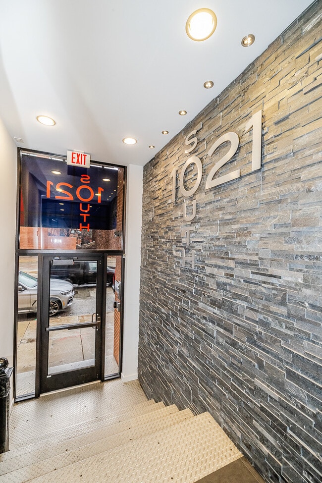 Building Photo - 1021 S State St