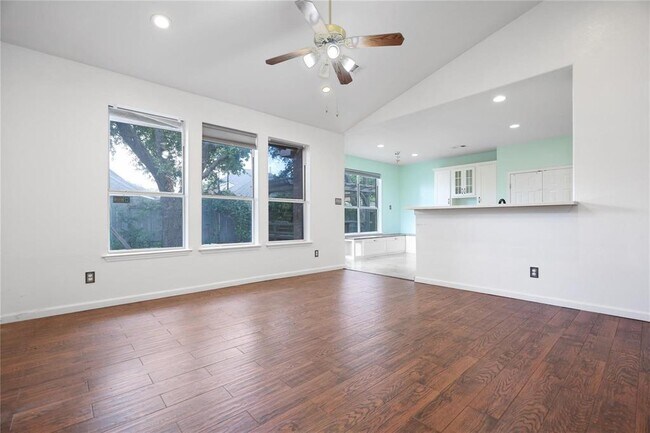 Building Photo - 20914 Whitevine Way
