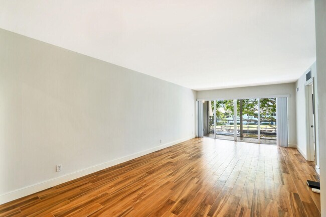Foto del edificio - 775 Jeffery St