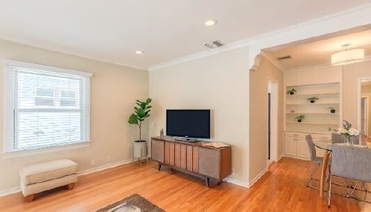 Interior Photo - 144-146 Avenue 64
