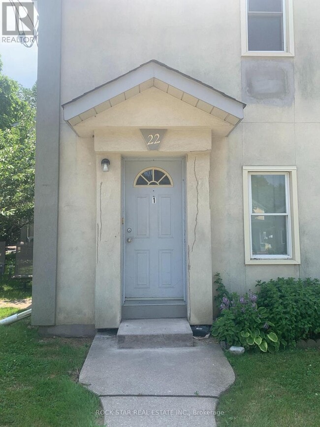 Building Photo - 22 Dacotah St