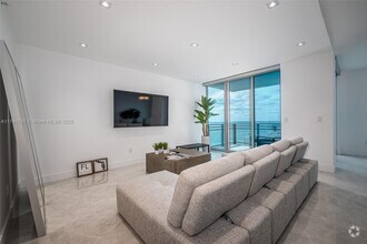 Building Photo - 3535 S Ocean Dr