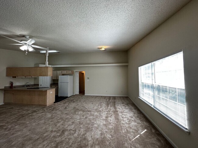 Building Photo - 2405 Silver Palm Lane- Available April 2024
