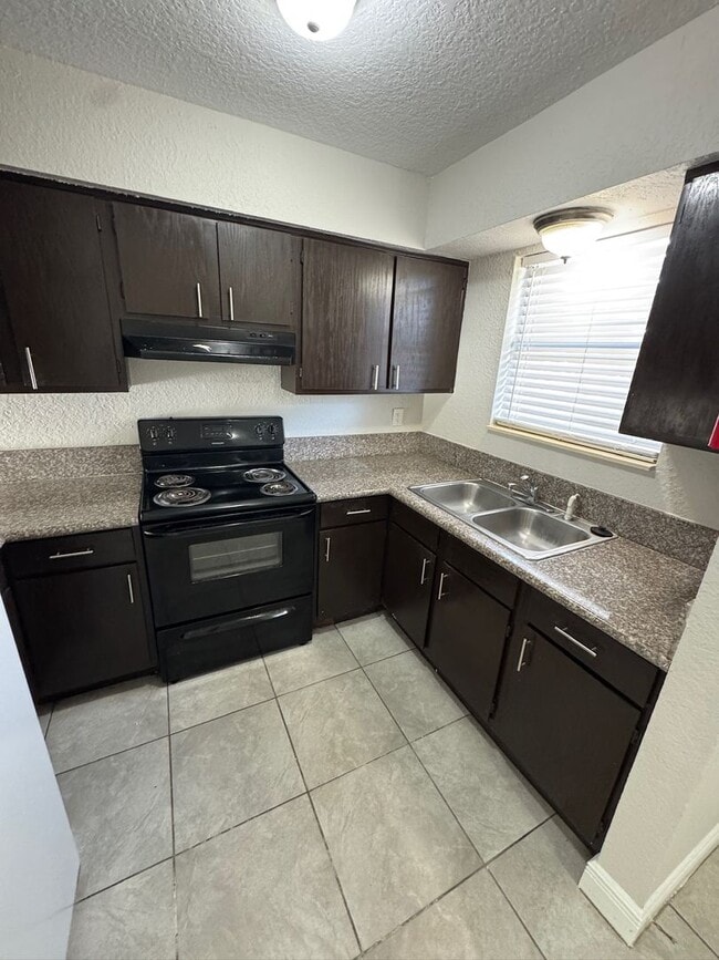 Building Photo - 1199 Bentley Rd