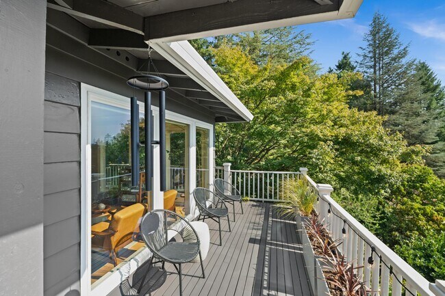 Foto del edificio - 2425 SW Hamilton St