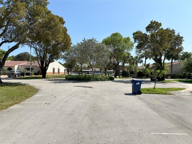 Foto del edificio - 7002 Holly Rd