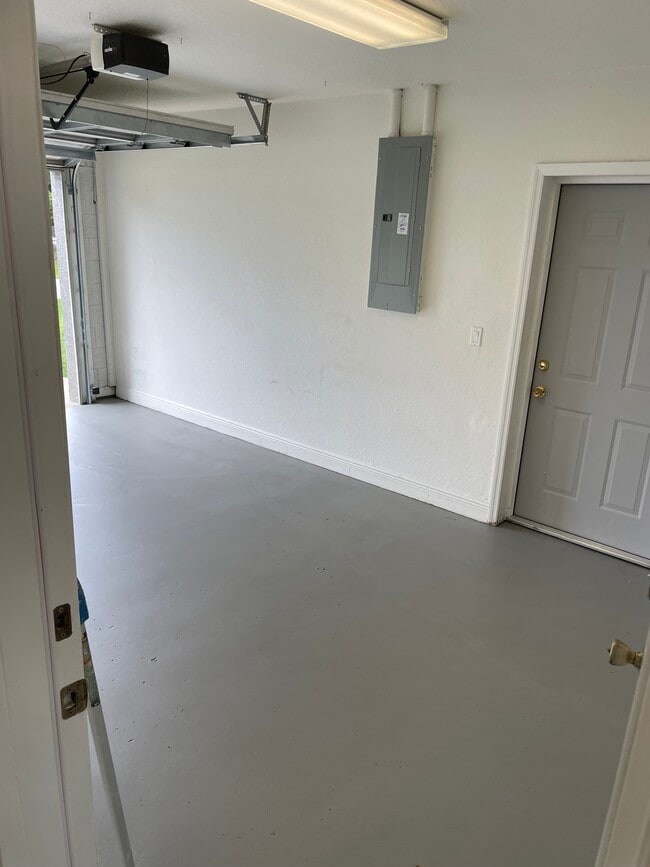 Building Photo - 127 Madrid Dr