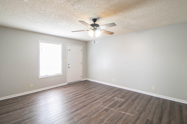 Building Photo - 145 Darlene Dr