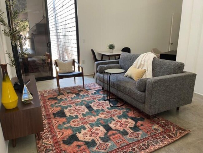Building Photo - 1 bedroom in San Diego CA 92101