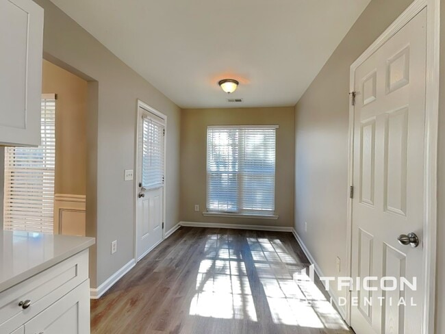Building Photo - 190 Red Hawk Dr