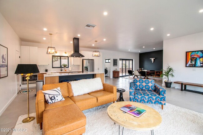 Foto del edificio - 8250 E Rockgate Rd