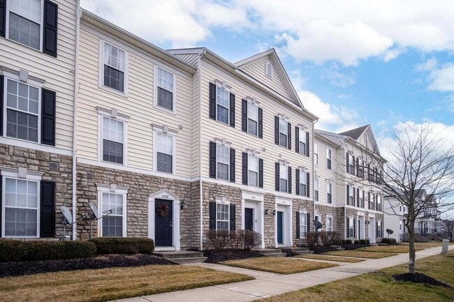 Building Photo - 5286 Royal Arch Casca Dr