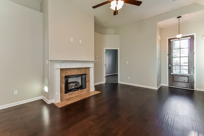 Foto del edificio - 6893 Raleigh Lagrange Rd