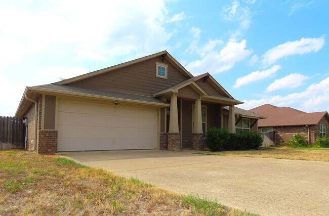 Foto del edificio - Coming Soon!! Lindale, Gorgeous 4 Bedroom, 2 Bath Home!