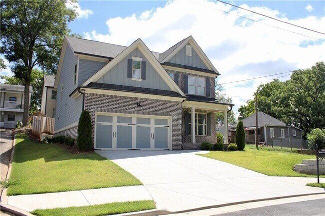 Building Photo - 660 Allen St NE