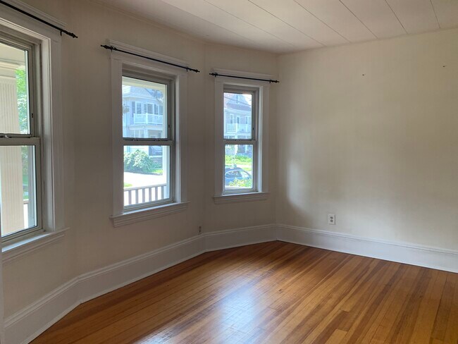 Living Room - 42 Windsor St