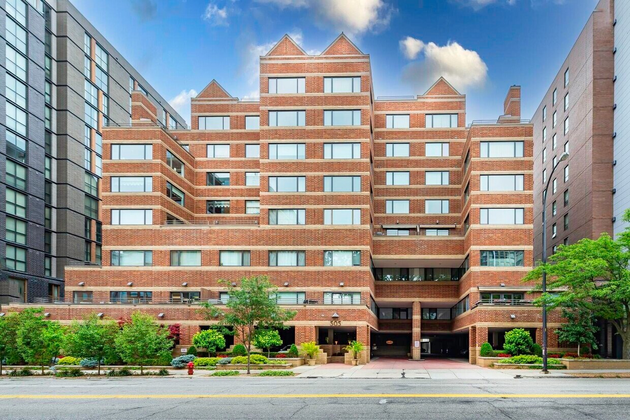 Foto principal - 505 E Huron St