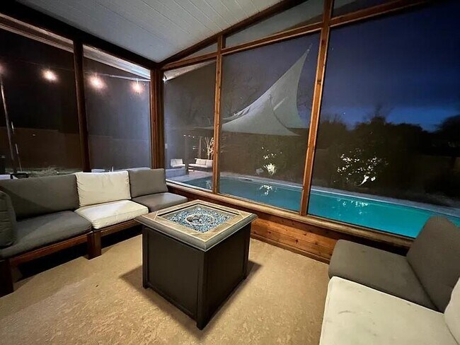 Foto del edificio - 2305 Comburg Castle Way