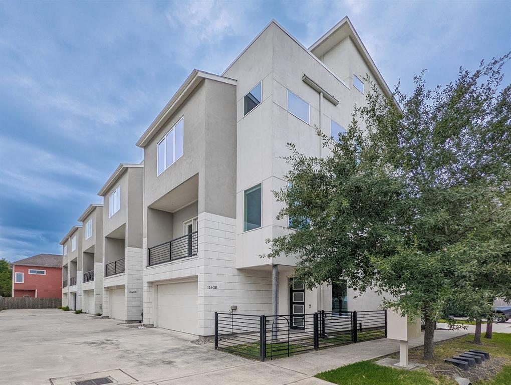 Foto principal - 1140 W 24th St