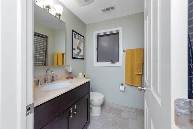 Foto del edificio - 1510 N Elk Grove Ave