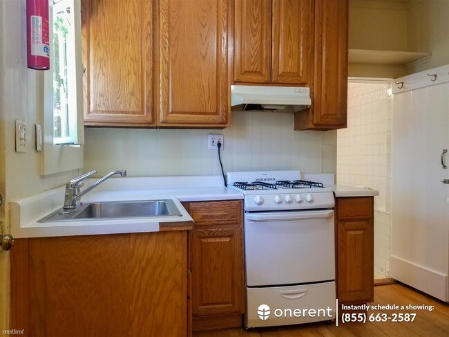 Building Photo - 1 br, 1 bath Townhome - 5250 A Boyd Avenue -