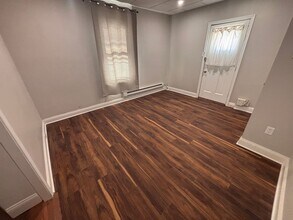 Building Photo - 801 E Hector St