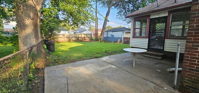 Building Photo - 20534 Rosemont Ave