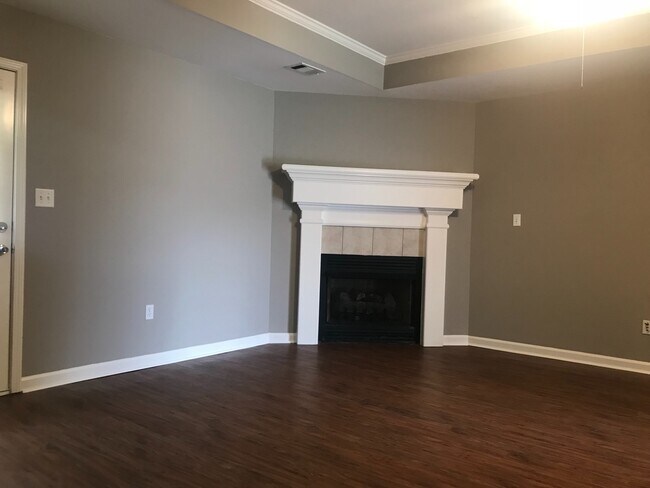 Foto del edificio - 230 Autumnwood Drive