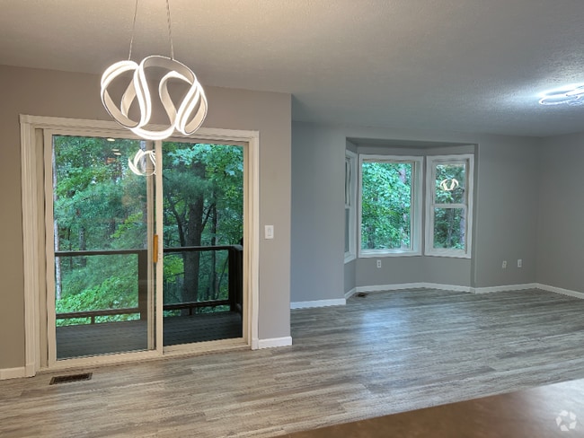 Building Photo - 4033 Sherwood Forest Dr