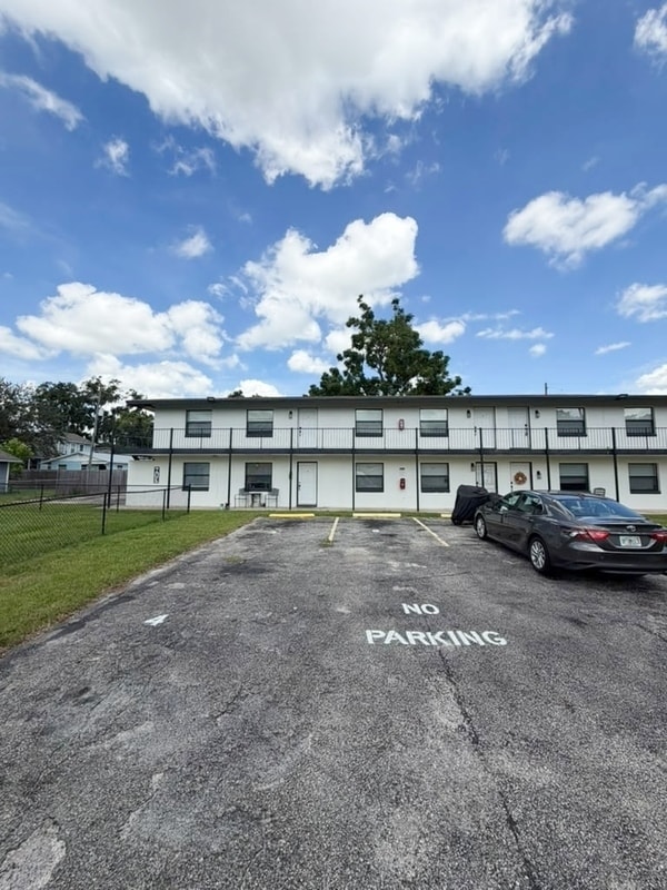 Building Photo - 813 W Jefferson St