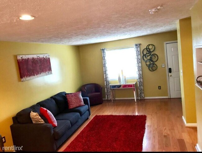 Foto del edificio - 3 br, 3 bath Townhome - 45537 Knockeyon Ln