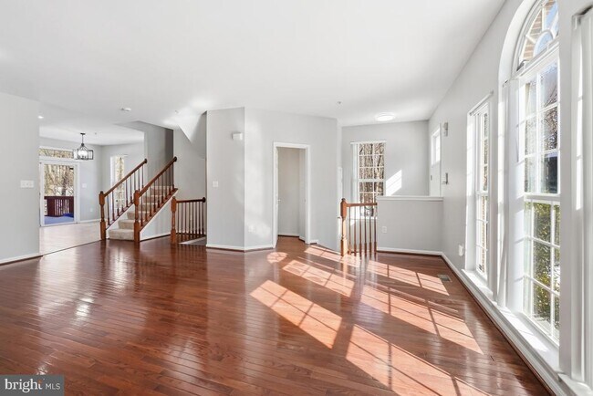 Foto del edificio - 5113 Glenn Dale Woods Ct