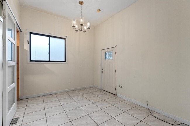 Foto del edificio - 229 S Racine Ave