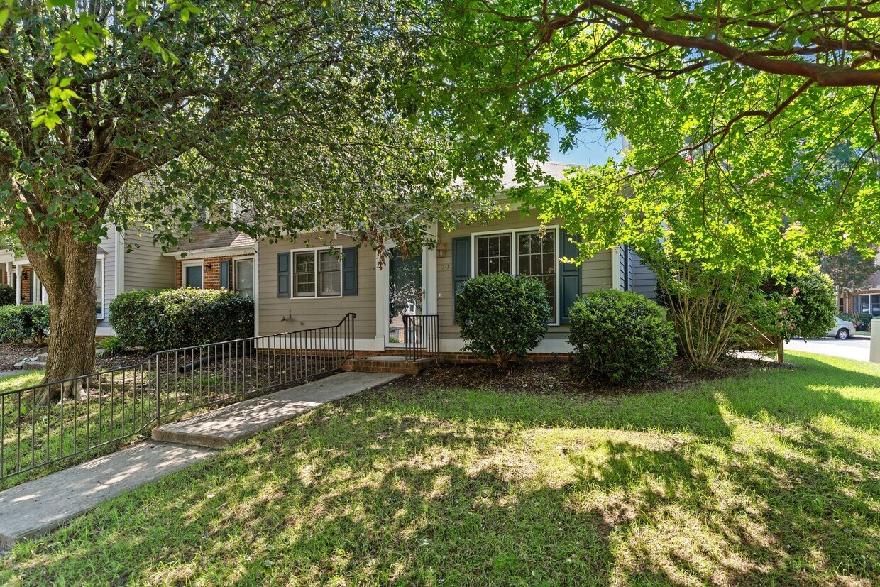 Primary Photo - 79 Forest Oaks Dr