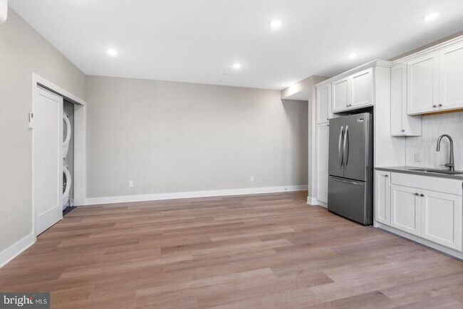 Building Photo - 6712 Ridge Ave