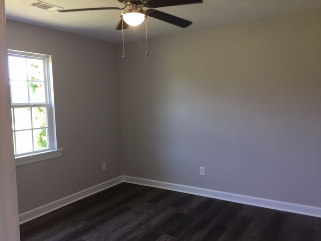 Building Photo - 1359 Newmantown Rd