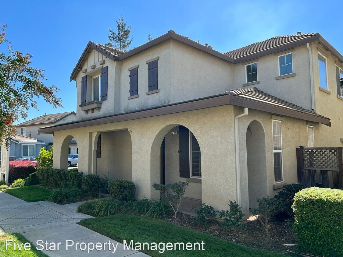 320 Carriage Ln, Oakdale, CA 95361 House Rental in Oakdale, CA