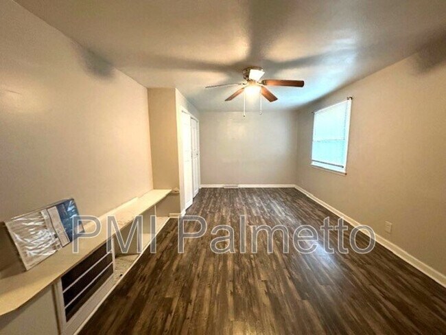 Foto del edificio - 100 Emory Ln