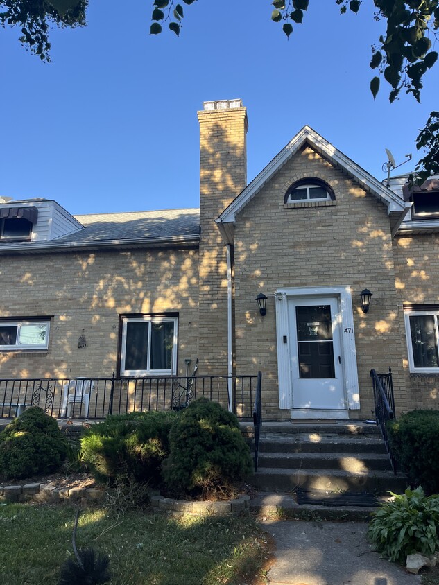 Building Photo - 471 S Ogden St