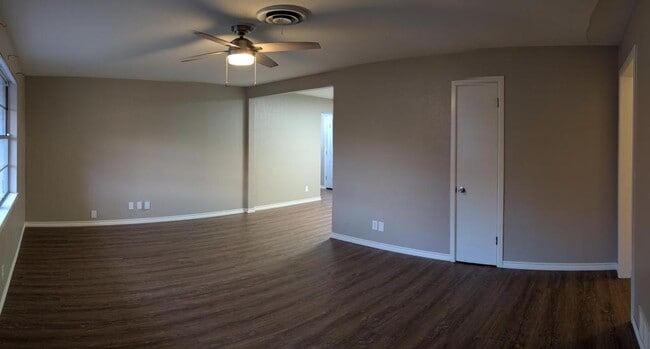 Building Photo - 409 S Holly St