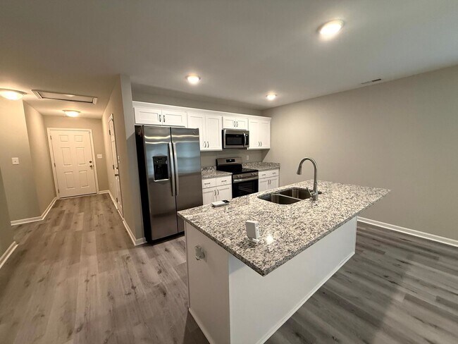 Building Photo - 2070 Rogers Dr